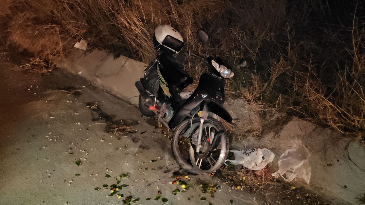 Şarampole devrilen motosikletteki çift yaralandı