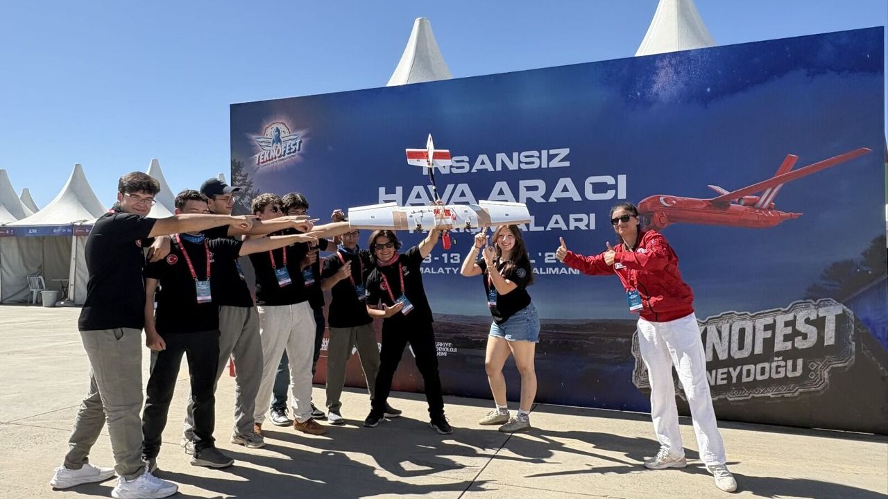 Gençlik merkezinde eğitim alan gençler TEKNOFEST’te Türkiye şampiyonu oldu
