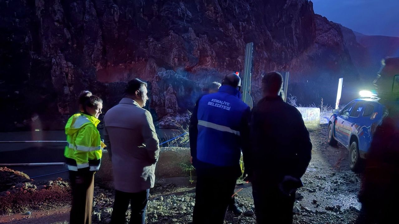 Kemaliye’de dolu ve sağanak nedeniyle heyelan ve su baskınları yaşandı