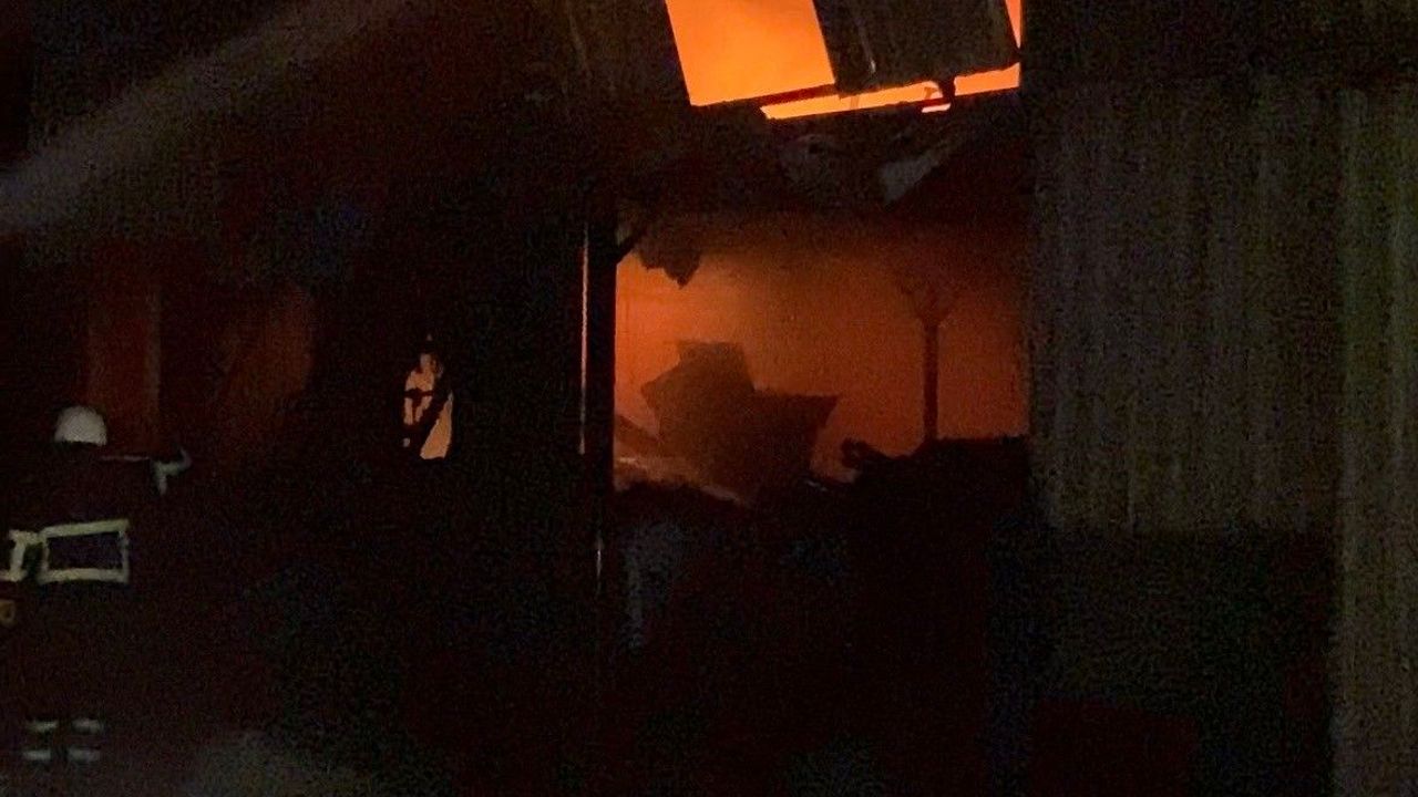 Biga’da sanayi sitesinde hurda dükkanında çıkan yangın korkuttu