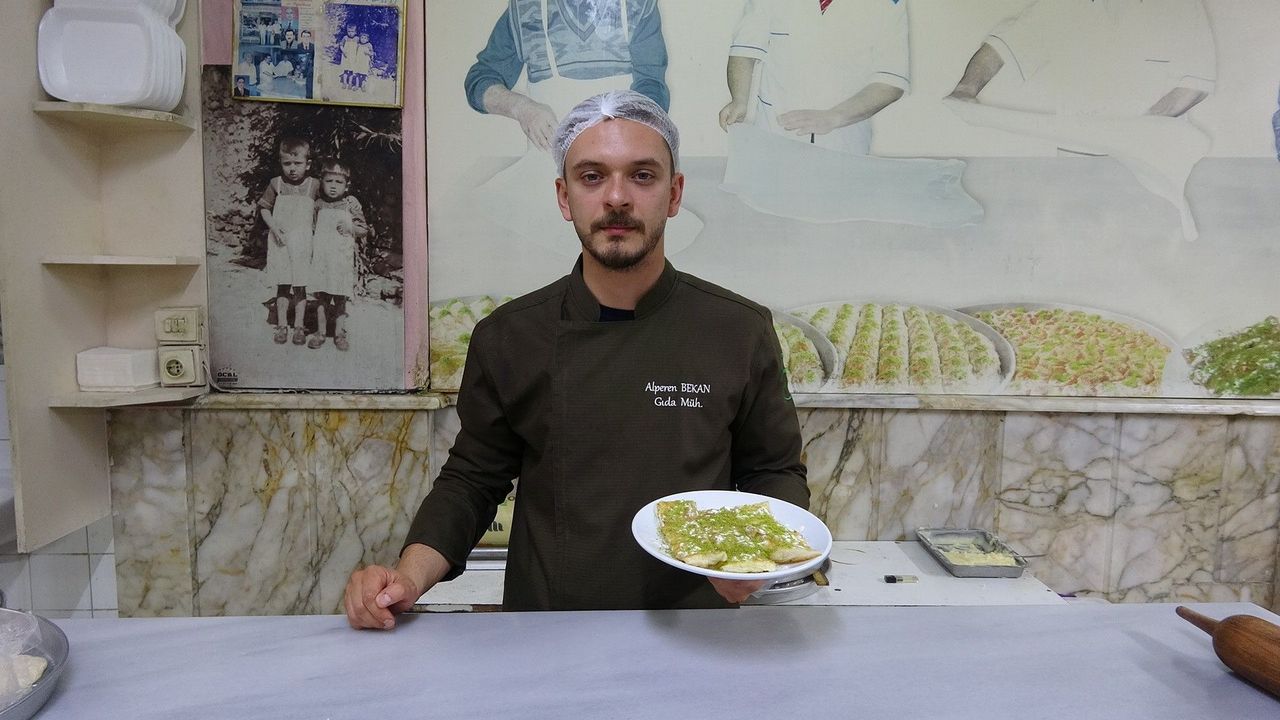 Cumhuriyet Bayramı'na özel ay yıldızlı katmer