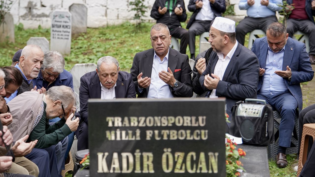 Trabzonspor'un efsane isimlerinden Kadir Özcan kabri başında anıldı
