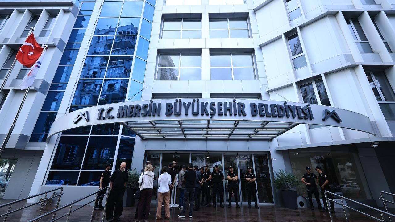 Mersin’deki operasyonda 3 başkanla birlikte 59 şüpheli adliyeye sevk edildi