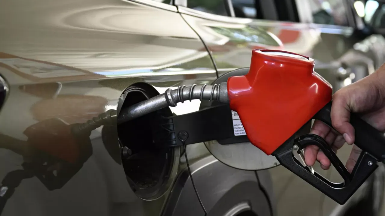 Benzinde indirim pompaya yansıdı!