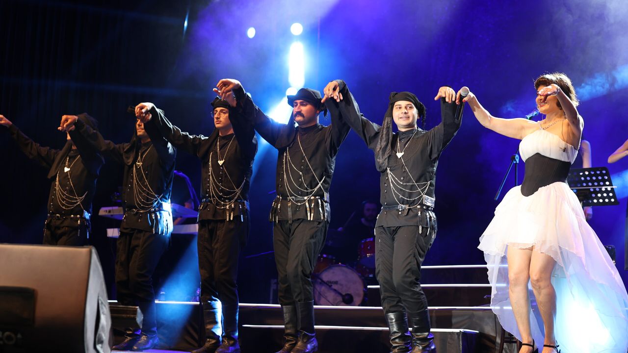 Trabzon, Göksel konseriyle coştu!