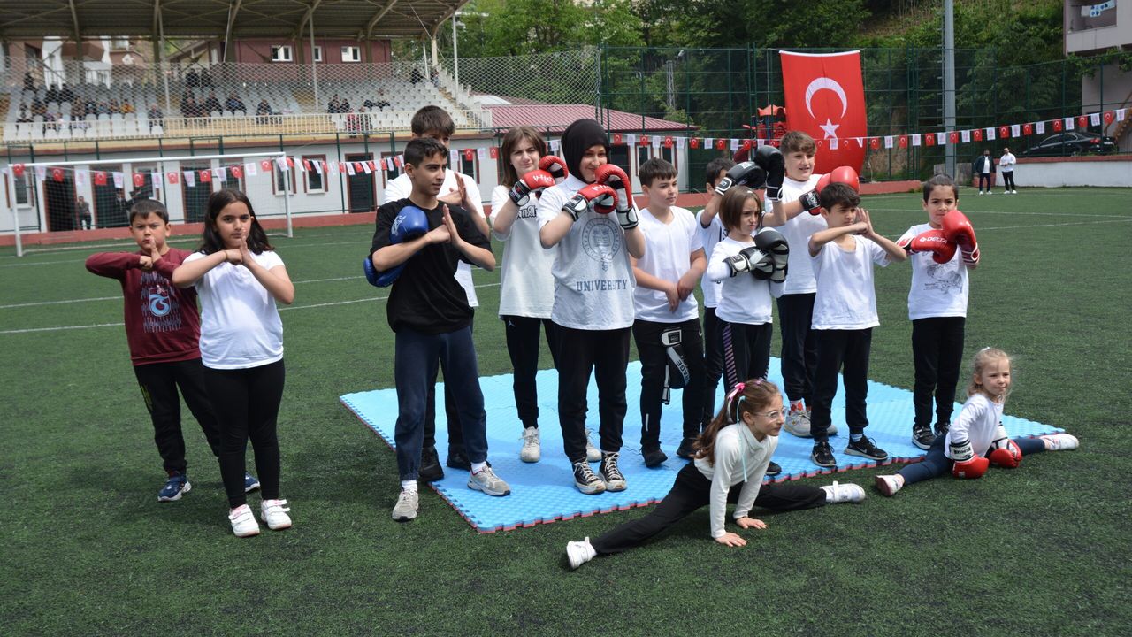 Çaykara'da 19 Mayıs Atatürk'ü Anma Gençlik ve Spor Bayramı kutlandı
