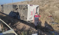 ANTALYA - 2 otobüsün karıştığı kazada 2’si ağır 25 kişi yaralandı