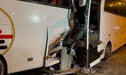 ANTALYA - 2 otobüsün karıştığı kazada 2’si ağır 25 kişi yaralandı
