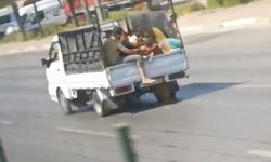 Bursa’da kamyonet kasasında tehlikeli yolculuk