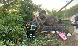 DÜZCE - Fındık işçilerini taşıyan traktörün römorku devrildi, 1 kişi hayatını kaybetti, biri ağır 19 kişi yaralandı