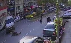 Fatih’te elektrikli scooter ile minibüs çarpıştı, kaza anları kamerada