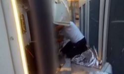 Klima hırsızı caminin gaz tankını sökerken bekçilere yakalandı