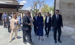 KONYA - Azerbaycan Cumhurbaşkanı Aliyev'in eşi Mihriban Aliyeva Mevlana Müzesi'ni ziyaret etti