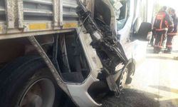 Tüp yüklü kamyonet kamyona çarptı: 1 yaralı