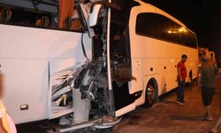Tur otobüsü yolcu otobüsüne arkadan çarptı: 2’si ağır 25 yaralı