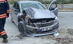 Trabzon'da kaza! Otomobil dolmuşa çarptı
