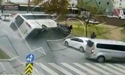 5 aracın karıştığı kazada 10 kişi yaralandı: O anlar kamerada