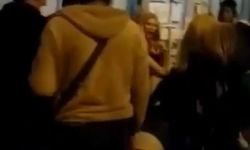 (Özel) İstanbul’da dehşet anları kamerada: Engelli genci bıçaklayıp parasını gasp ettiler
