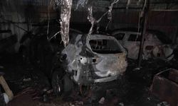 Bursa’da araç bayisinde korkutan yangın: Sıfır araçlar kül oldu
