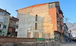Bursa’da hareketli saatler...Çökme tehlikesi olan 4 katlı bina boşaltıldı