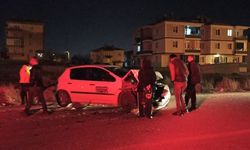 Kontrolden çıkan araç park halindeki otomobile çarptı: 2 yaralı