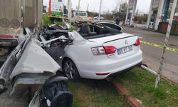 Samsun’da otomobil tır ile çarpıştı: 1 ölü, 2 yaralı