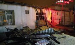 Bayburt’ta evin çatısı yandı