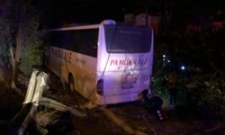 Manisada yolcu otobüsü kamyonete çarptı: 3ü çocuk 7 yaralı