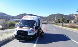 Deprem bölgesine giden ambulans Gazipaşa’da kaza yaptı