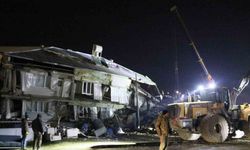 Depremde büyük yıkımın yaşandığı Nurdağı’nda arama kurtarma çalışmaları sürüyor
