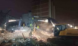 Elazığ’da çöken binada arama kurtarma çalışmalarına doğalgaz sızıntısı nedeniyle ara verildi