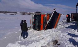 Kırıkkale’de kar küreme aracı devrildi, sürücü hafif yaralandı