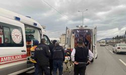 Kocaeli’de otomobil bariyerlere çarptı: 3 yaralı