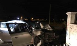 Kontrolden çıkıp duvara çarpan otomobilin sürücüsü hayatını kaybetti