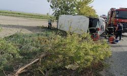 Karaman’da tarım işçilerini taşıyan minibüs devrildi: 16 yaralı