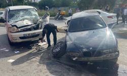 Sancaktepe’de otomobil ile minibüs kafa kafaya çarpıştı: 4 yaralı