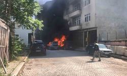 Seyir halindeki otomobil alev alev yandı