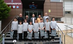 Şampiyon voleybolculardan Trabzonspor'a ziyaret