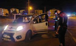 Burdur’da polisin şok uygulamasında 2 ruhsatsız silah ele geçirildi