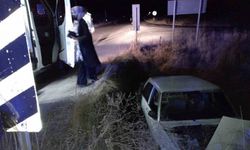 Direksiyon hakimiyetini kaybetti, yol kenarındaki menfeze düştü