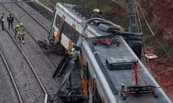Barselona'da tren raydan çıktı: 4 ölü!