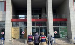 Aranan şahıslar jandarmadan kaçamadı