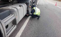 Hisarcık’ta jandarma trafik ekiplerinden kış lastiği denetimi