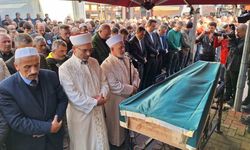 Trabzon’un Beşikdüzü ilçesinde dalgalara kapılan lise öğrencilerinden Emir Berke Aşık Vakfıkebir ilçesinde toprağa verildi