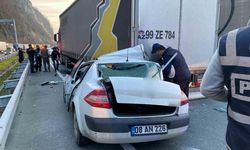Artvin’de otomobil duran tıra arkadan çarptı: 1 yaralı