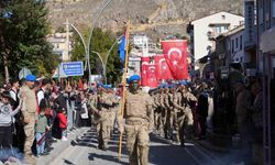 Bayburt’ta 29 Ekim Cumhuriyet Bayramı kutlamasına komandoların gösterisi damga vurdu