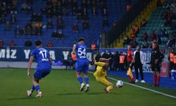 Trendyol Süper Lig: Çaykur Rizespor: 1 - Kayerispor: 0 (İlk yarı)