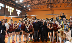 Bordo Mavi 61 Kadın Voleybol zorlanmadan kazandı