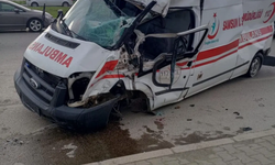 TIR ile ambulans çarpıştı! Bir kişi yaralandı