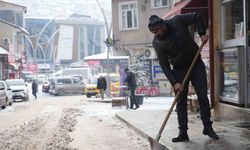 Bayburt’a yeni yılın ilk karının yağmasıyla kent beyaz örtüyle kaplandı